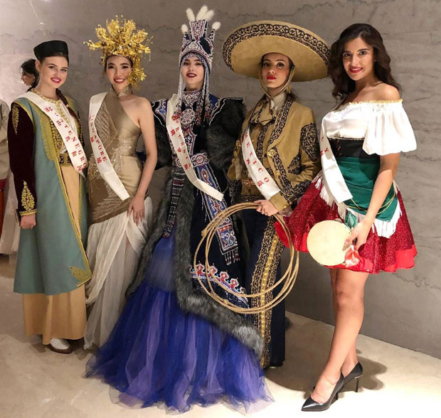 У Индију понела и народну ношњу